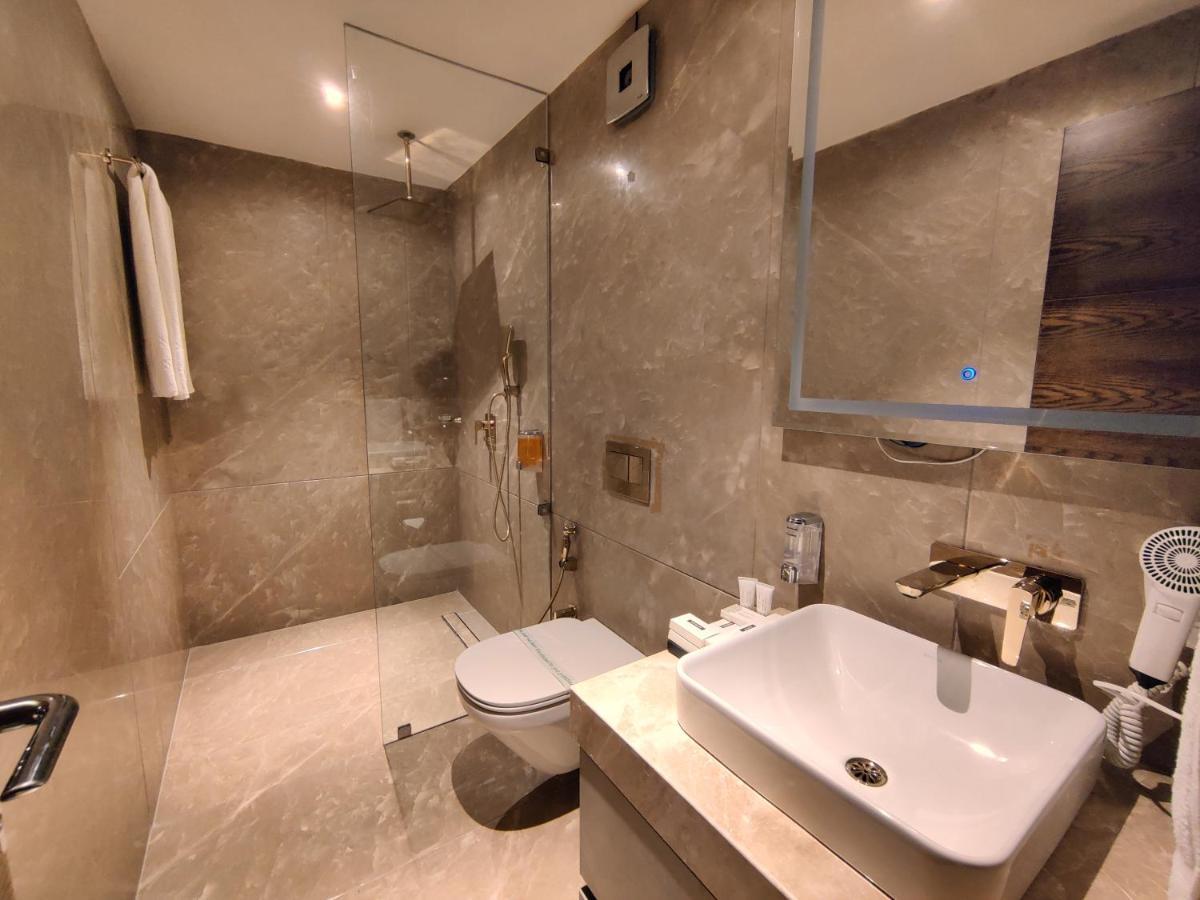Leela Resort, The Exotic Boutique Hotel - Pure Veg ماهاباليشوار المظهر الخارجي الصورة