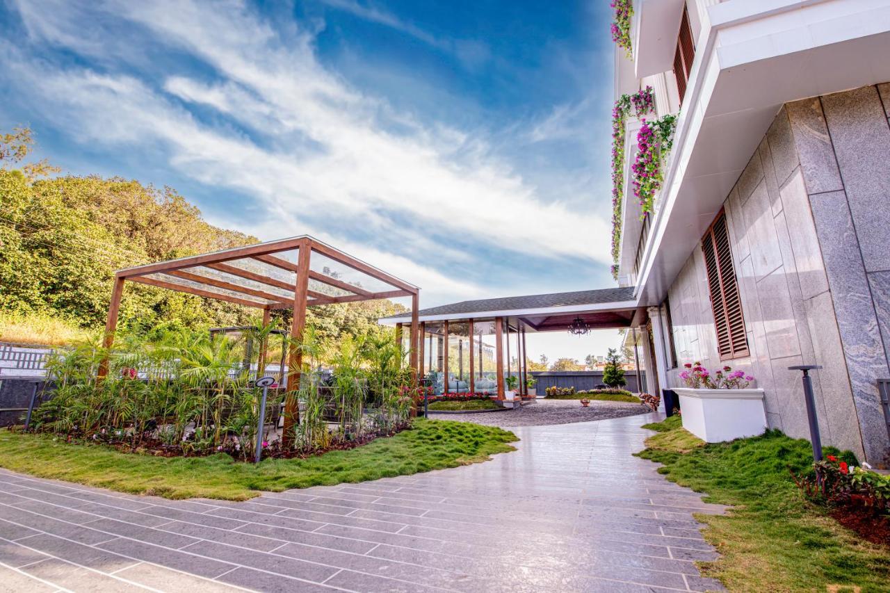 Leela Resort, The Exotic Boutique Hotel - Pure Veg ماهاباليشوار المظهر الخارجي الصورة