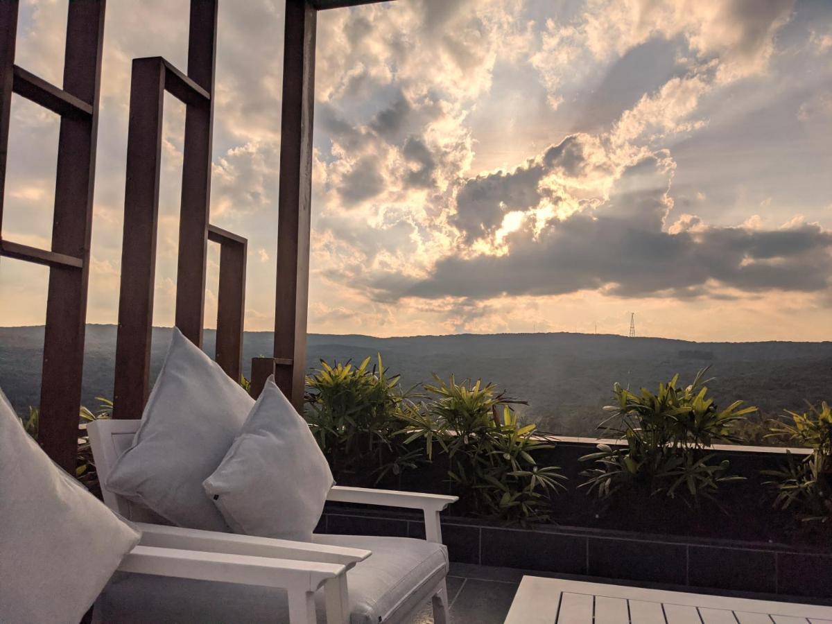 Leela Resort, The Exotic Boutique Hotel - Pure Veg ماهاباليشوار المظهر الخارجي الصورة