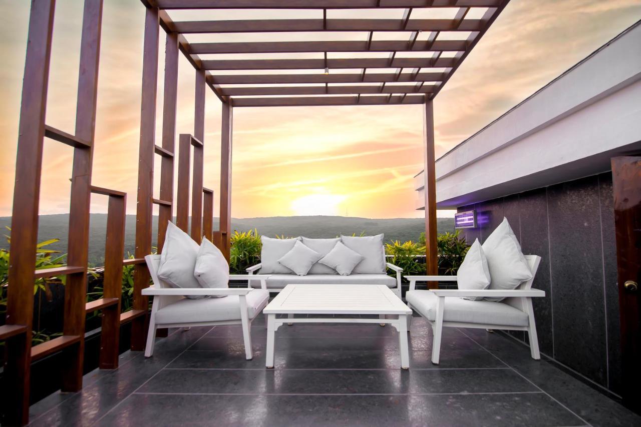 Leela Resort, The Exotic Boutique Hotel - Pure Veg ماهاباليشوار المظهر الخارجي الصورة
