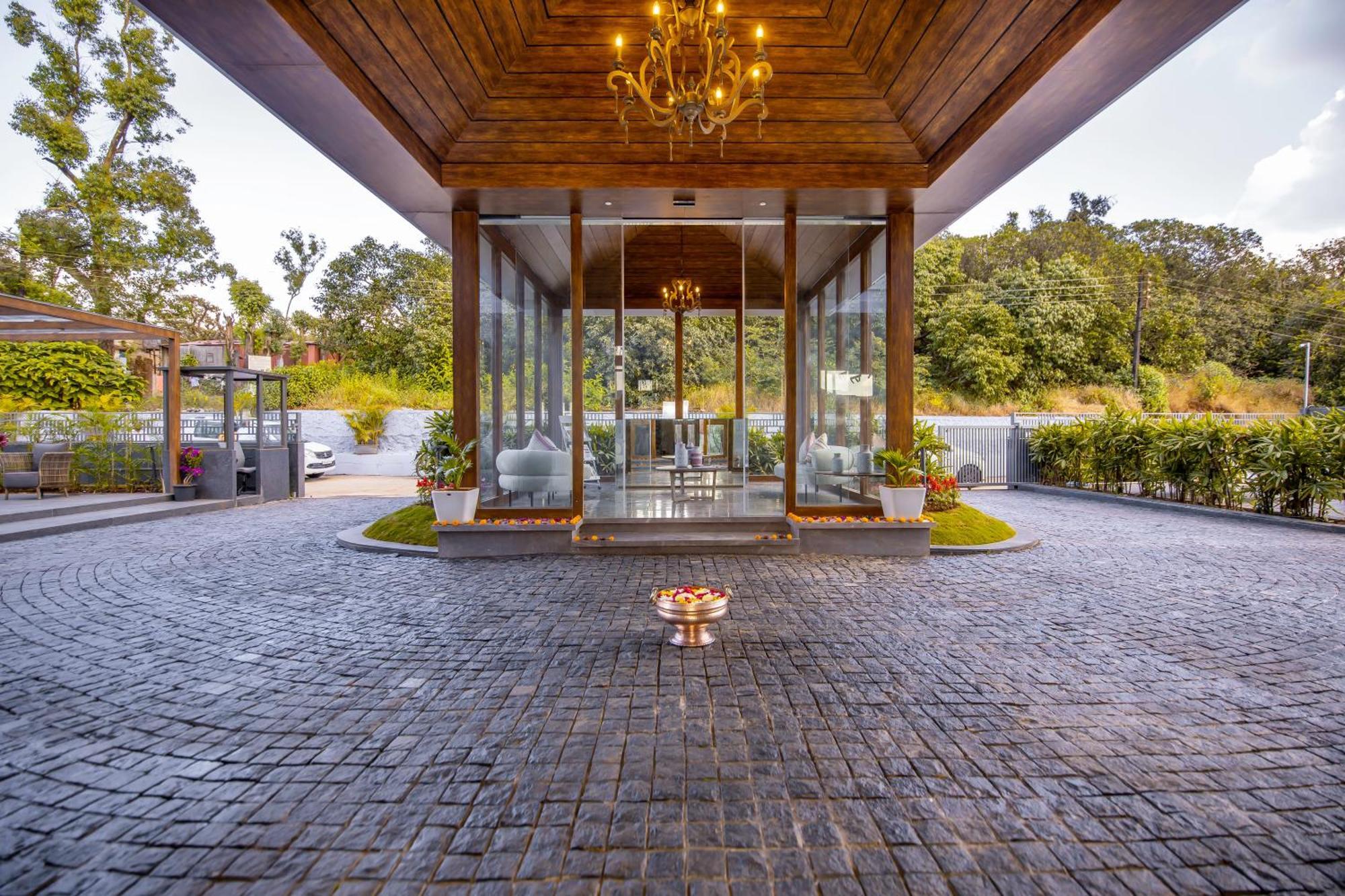 Leela Resort, The Exotic Boutique Hotel - Pure Veg ماهاباليشوار المظهر الخارجي الصورة