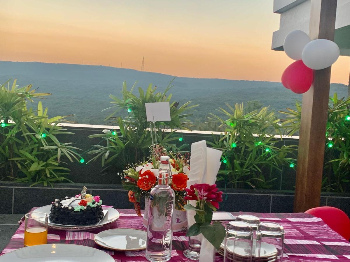 Leela Resort, The Exotic Boutique Hotel - Pure Veg ماهاباليشوار المظهر الخارجي الصورة