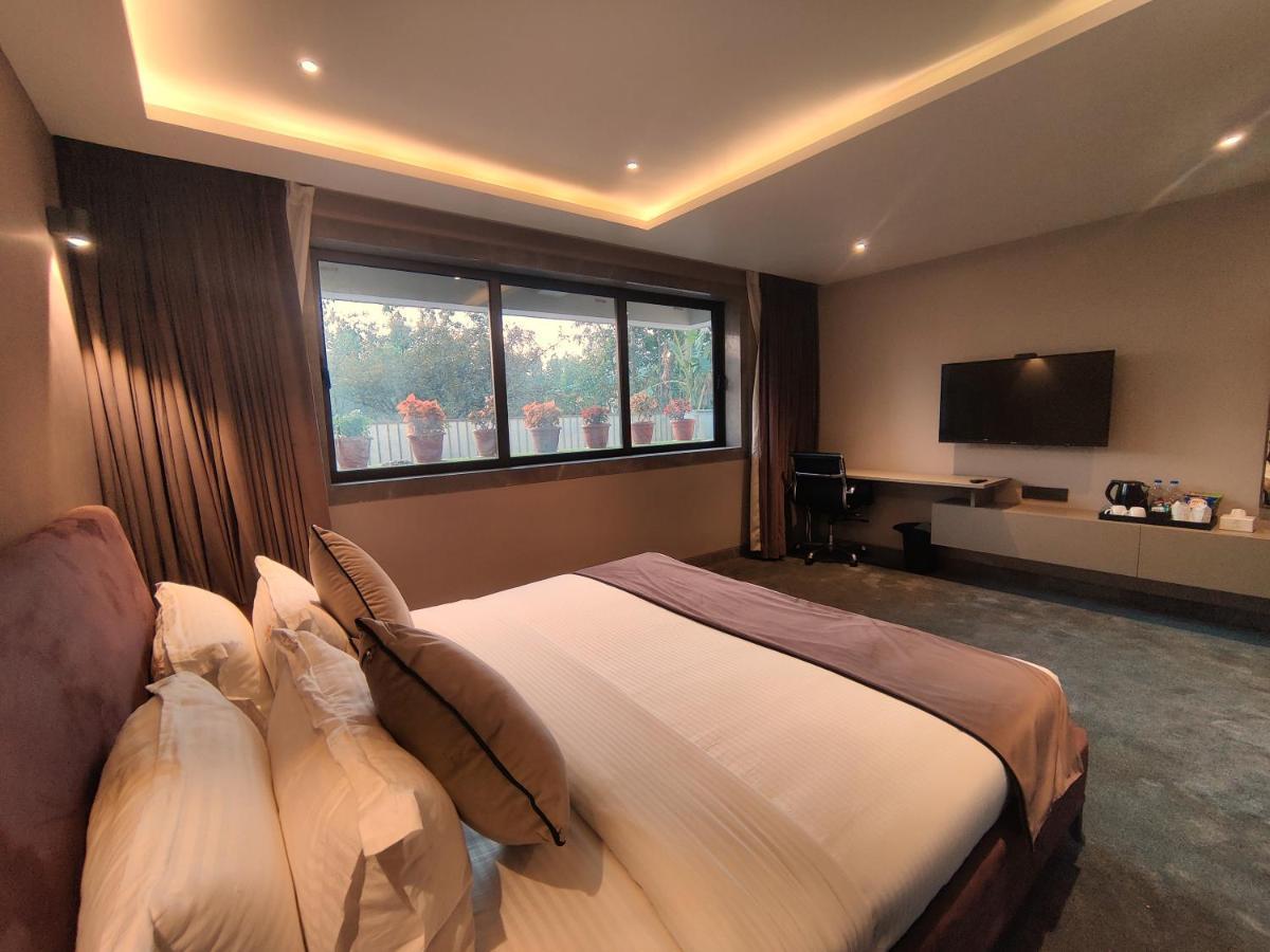 Leela Resort, The Exotic Boutique Hotel - Pure Veg ماهاباليشوار المظهر الخارجي الصورة