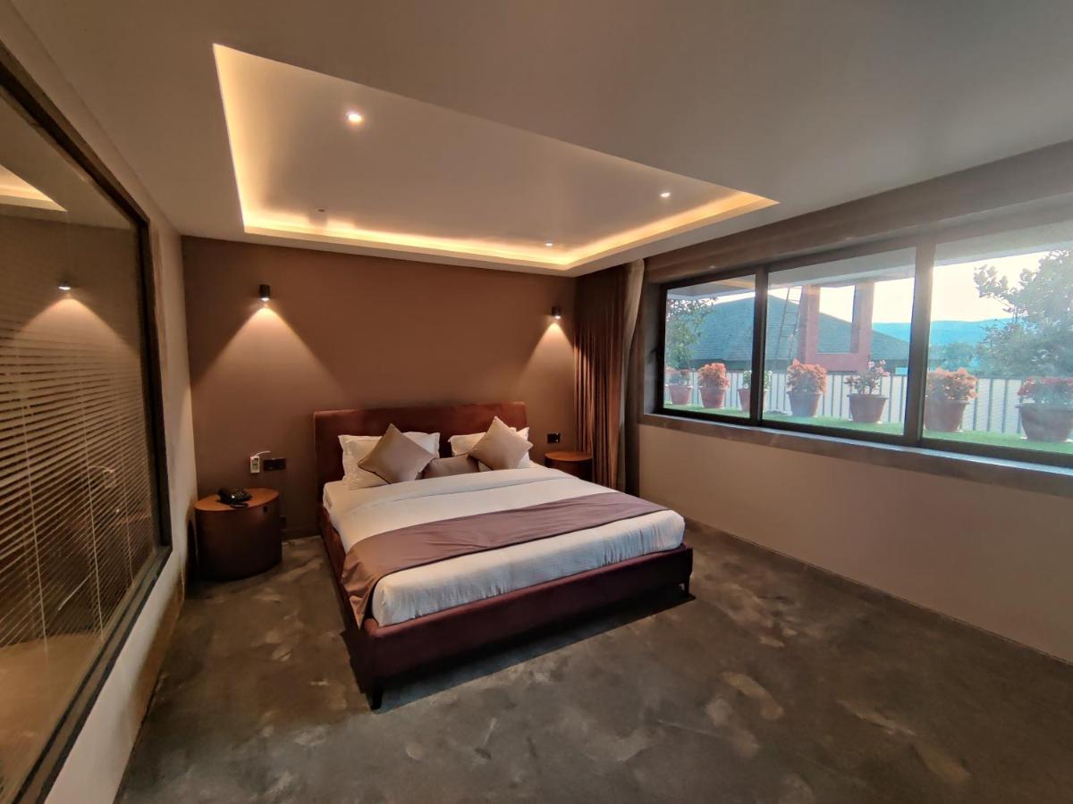Leela Resort, The Exotic Boutique Hotel - Pure Veg ماهاباليشوار الغرفة الصورة