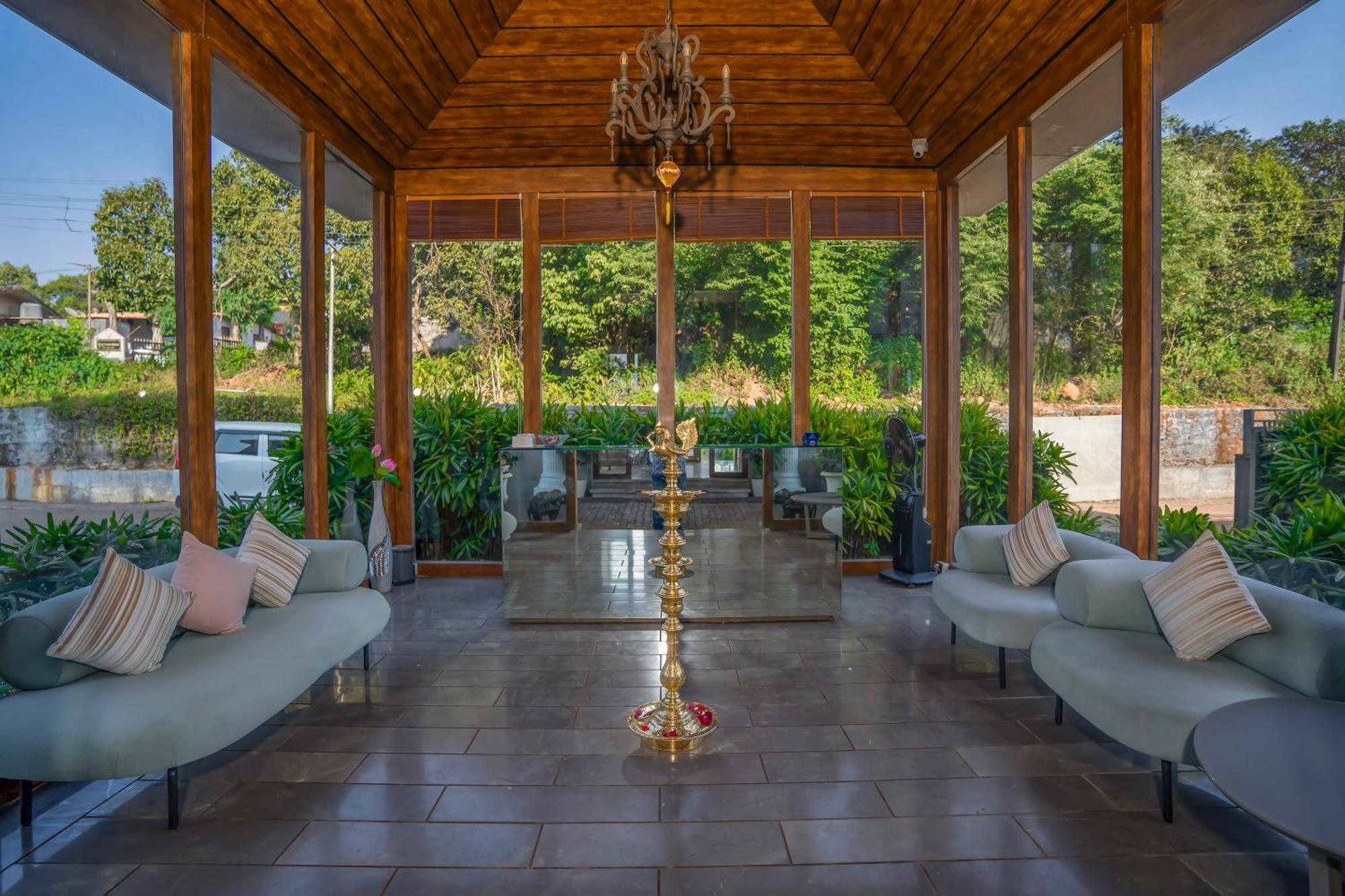 Leela Resort, The Exotic Boutique Hotel - Pure Veg ماهاباليشوار المظهر الخارجي الصورة