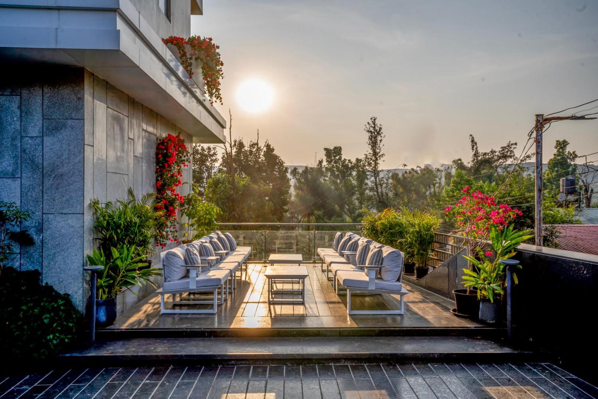 Leela Resort, The Exotic Boutique Hotel - Pure Veg ماهاباليشوار المظهر الخارجي الصورة