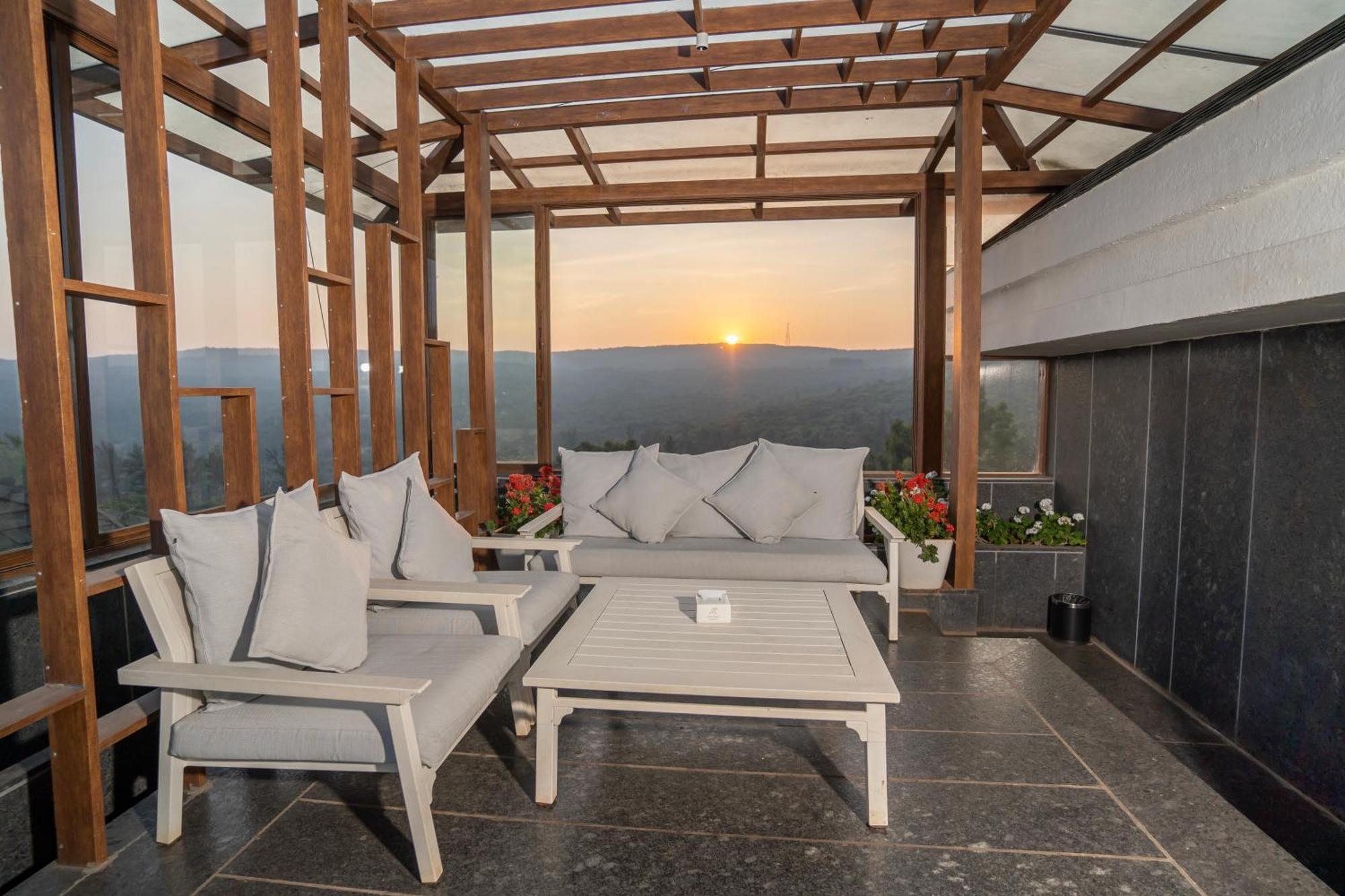 Leela Resort, The Exotic Boutique Hotel - Pure Veg ماهاباليشوار المظهر الخارجي الصورة