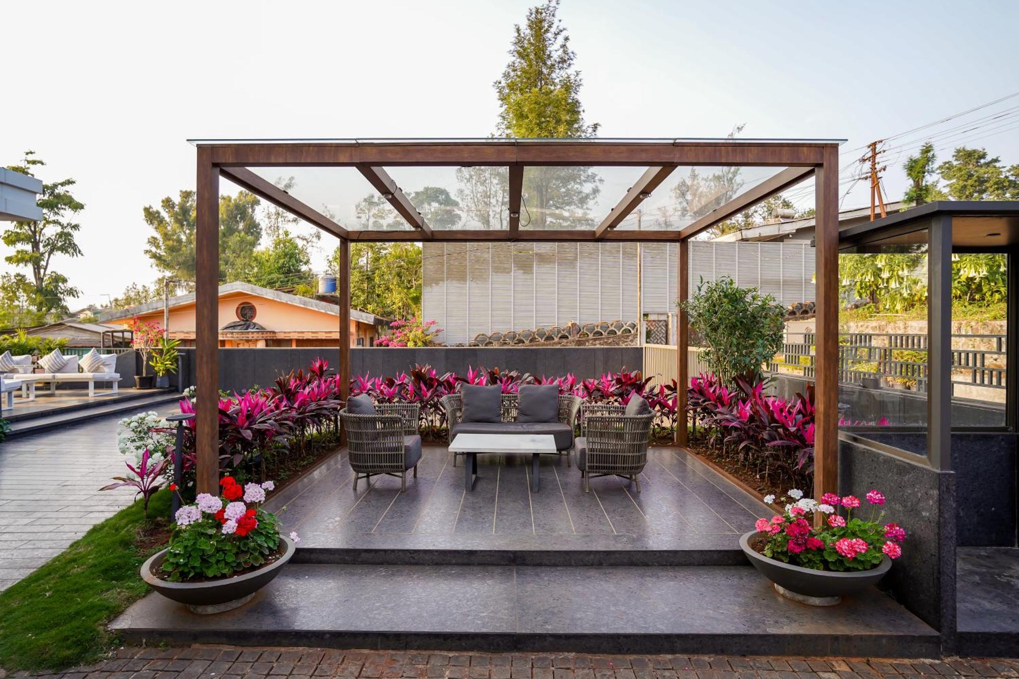 Leela Resort, The Exotic Boutique Hotel - Pure Veg ماهاباليشوار المظهر الخارجي الصورة