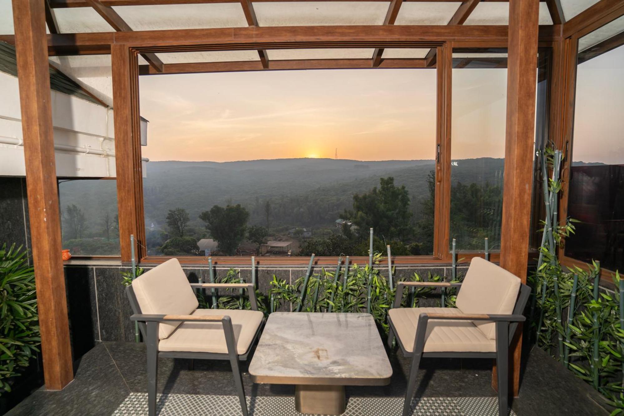 Leela Resort, The Exotic Boutique Hotel - Pure Veg ماهاباليشوار المظهر الخارجي الصورة