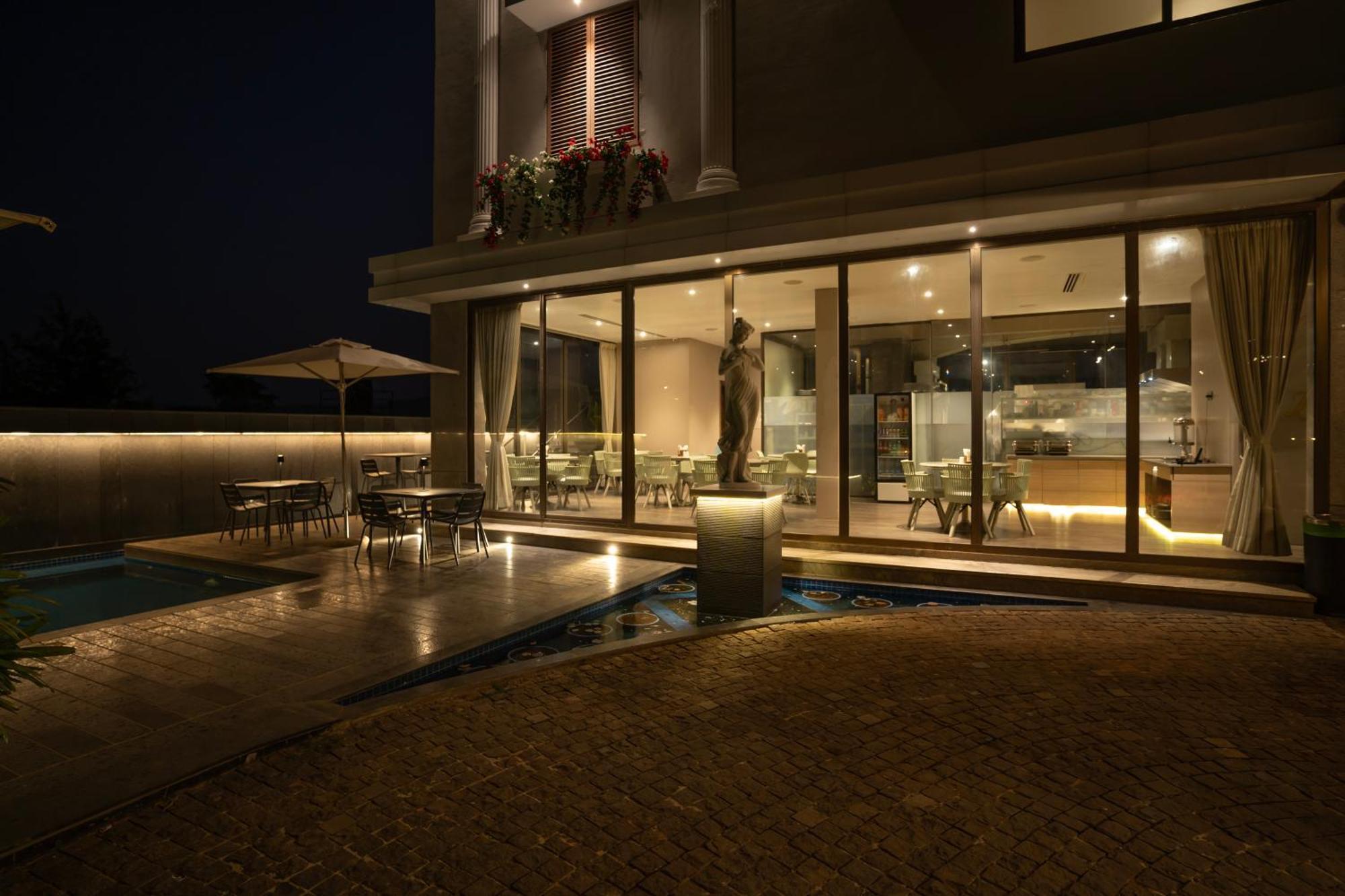 Leela Resort, The Exotic Boutique Hotel - Pure Veg ماهاباليشوار المظهر الخارجي الصورة