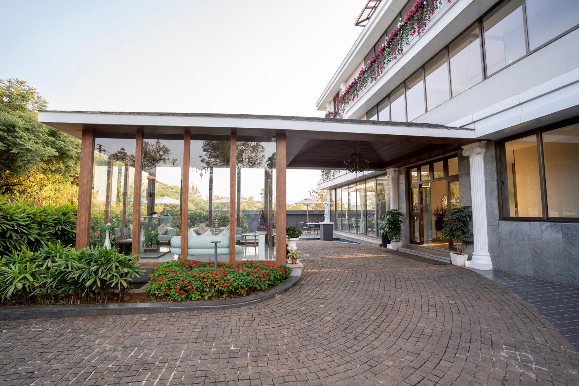 Leela Resort, The Exotic Boutique Hotel - Pure Veg ماهاباليشوار المظهر الخارجي الصورة