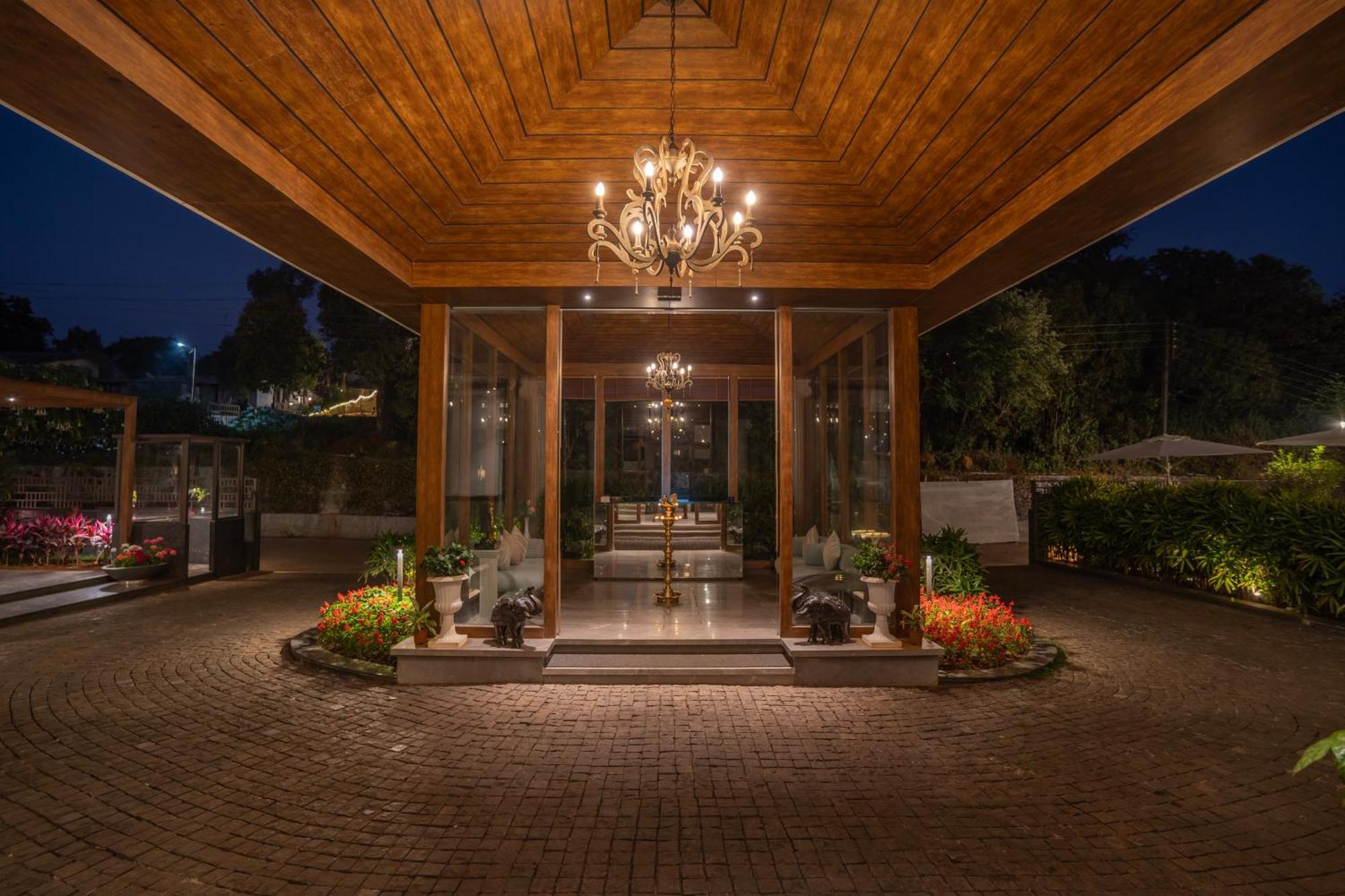 Leela Resort, The Exotic Boutique Hotel - Pure Veg ماهاباليشوار المظهر الخارجي الصورة